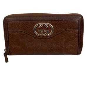Gucci Brown Zipper Wallet Luxurious Leather Design